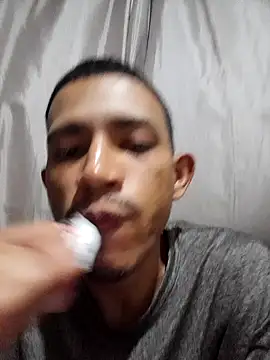 Snapshot of Mineirinho043 chatting on 03/02/25, 10:27 Mineirinho043 online show from 03/02/25, 10:27