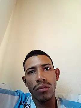 Snapshot of Mineirinho043 chatting on 03/04/25, 01:28 Mineirinho043 online show from 03/04/25, 01:28