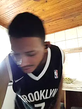 Snapshot of Mineirinho043 chatting on 03/06/25, 05:22 Mineirinho043 online show from 03/06/25, 05:22