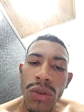 Snapshot of Mineirinho043 chatting on 03/08/25, 02:01 Mineirinho043 online show from 03/08/25, 02:01