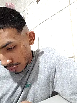 Snapshot of Mineirinho043 chatting on 03/17/25, 03:03 Mineirinho043 online show from 03/17/25, 03:03