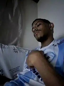 Snapshot of Mineirinho043 chatting on 03/19/25, 04:36 Mineirinho043 online show from 03/19/25, 04:36