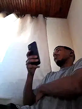 Snapshot of Mineirinho043 chatting on 03/20/25, 01:48 Mineirinho043 online show from 03/20/25, 01:48