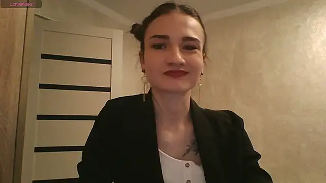 Snapshot of RoyalDessertt chatting on 03/06/25, 09:47 RoyalDessertt online show from 03/06/25, 09:47