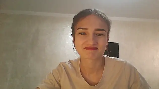 Snapshot of RoyalDessertt chatting on 09/15/25, 10:04 RoyalDessertt online show from 09/15/25, 10:04