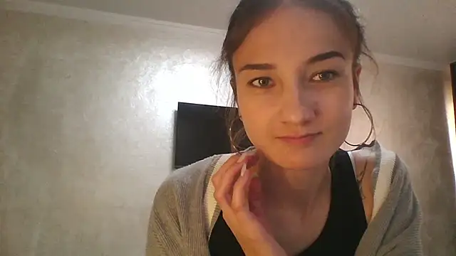 Snapshot of RoyalDessertt chatting on 09/17/25, 10:17 RoyalDessertt online show from 09/17/25, 10:17