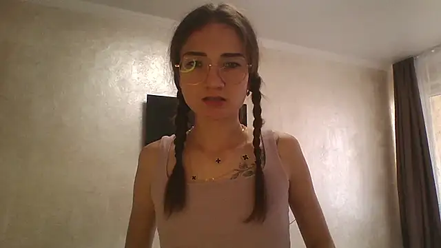 Snapshot of RoyalDessertt chatting on 10/13/25, 06:24 RoyalDessertt online show from 10/13/25, 06:24