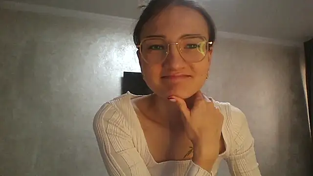 Snapshot of RoyalDessertt chatting on 10/20/25, 05:30 RoyalDessertt online show from 10/20/25, 05:30