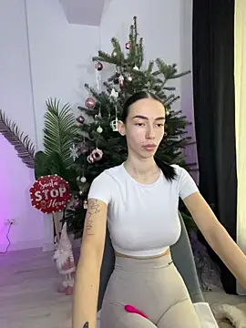 Celine Roxelle online show from 11/18/25, 11:58