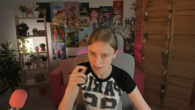 Snapshot of KiraMontoya chatting on 02/16/25, 02:10 KiraMontoya online show from 02/16/25, 02:10