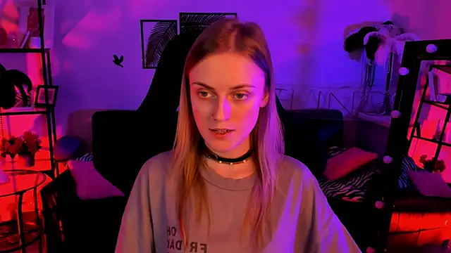 Snapshot of KiraMontoya chatting on 02/18/25, 09:20 KiraMontoya online show from 02/18/25, 09:20