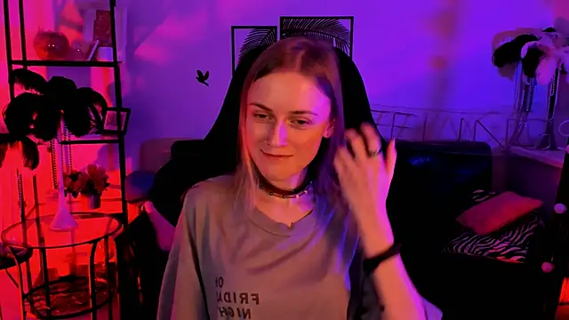 Snapshot of KiraMontoya chatting on 02/19/25, 12:25 KiraMontoya online show from 02/19/25, 12:25