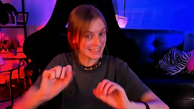 Snapshot of KiraMontoya chatting on 02/25/25, 02:22 KiraMontoya online show from 02/25/25, 02:22