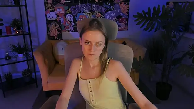 Snapshot of KiraMontoya chatting on 03/01/25, 02:02 KiraMontoya online show from 03/01/25, 02:02