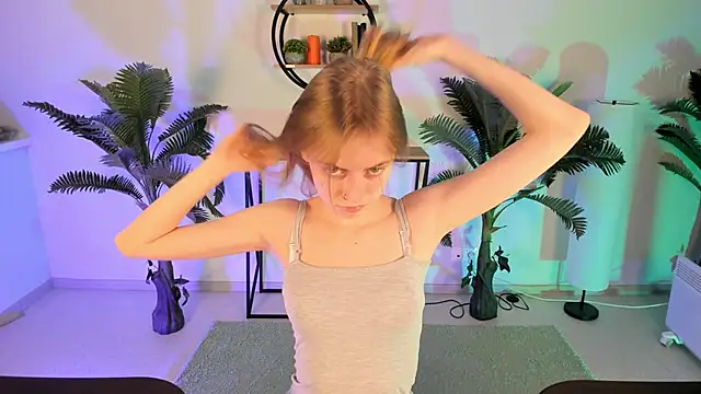 Snapshot of KiraMontoya chatting on 03/09/25, 05:06 KiraMontoya online show from 03/09/25, 05:06