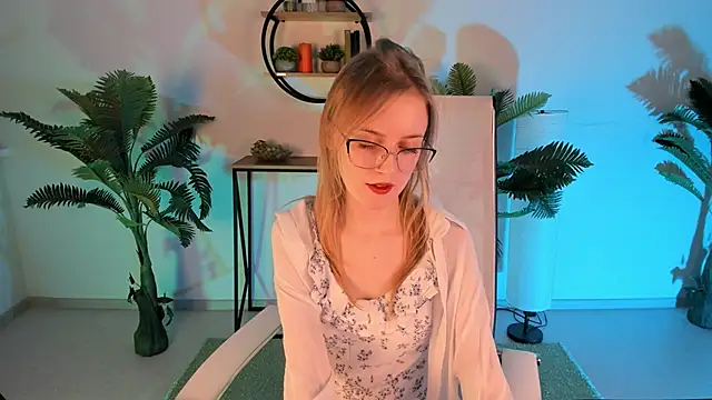 Snapshot of KiraMontoya chatting on 03/11/25, 05:13 KiraMontoya online show from 03/11/25, 05:13