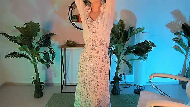 Snapshot of KiraMontoya chatting on 03/11/25, 09:15 KiraMontoya online show from 03/11/25, 09:15