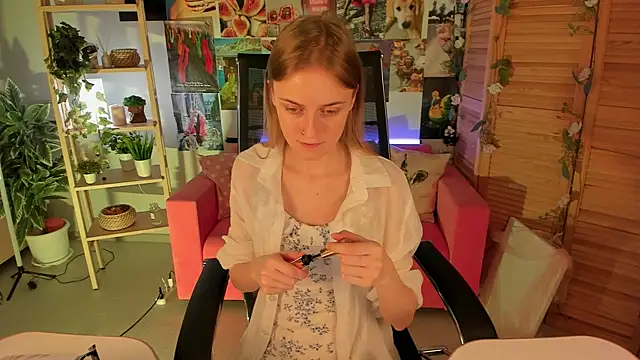 Snapshot of KiraMontoya chatting on 03/15/25, 05:48 KiraMontoya online show from 03/15/25, 05:48