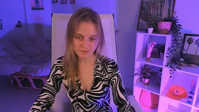 Snapshot of KiraMontoya chatting on 03/22/25, 05:09 KiraMontoya online show from 03/22/25, 05:09