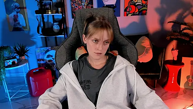 Snapshot of KiraMontoya chatting on 09/19/25, 05:35 KiraMontoya online show from 09/19/25, 05:35