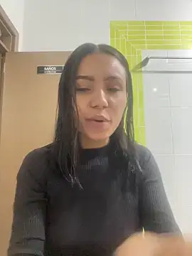 Snapshot of julieta_fn chatting on 04/18/26, 01:26 julieta fn online show from 04/18/26, 01:26