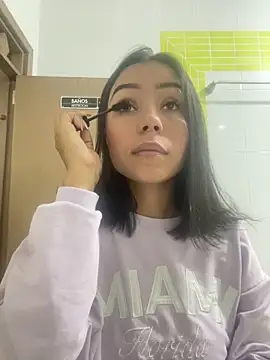 Snapshot of julieta_fn chatting on 04/20/26, 02:31 julieta fn online show from 04/20/26, 02:31