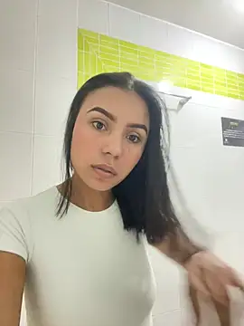 Snapshot of julieta_fn chatting on 04/22/26, 02:29 julieta fn online show from 04/22/26, 02:29