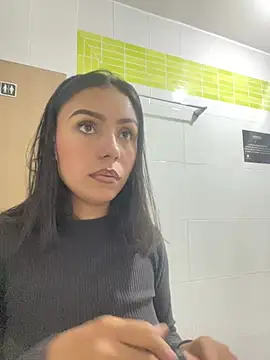 Snapshot of julieta_fn chatting on 04/23/26, 02:41 julieta fn online show from 04/23/26, 02:41