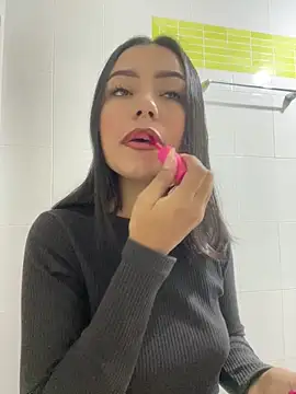 Snapshot of julieta_fn chatting on 04/25/26, 04:37 julieta fn online show from 04/25/26, 04:37