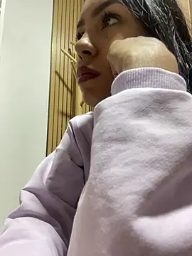 Snapshot of julieta_fn chatting on 05/01/26, 02:43 julieta fn online show from 05/01/26, 02:43
