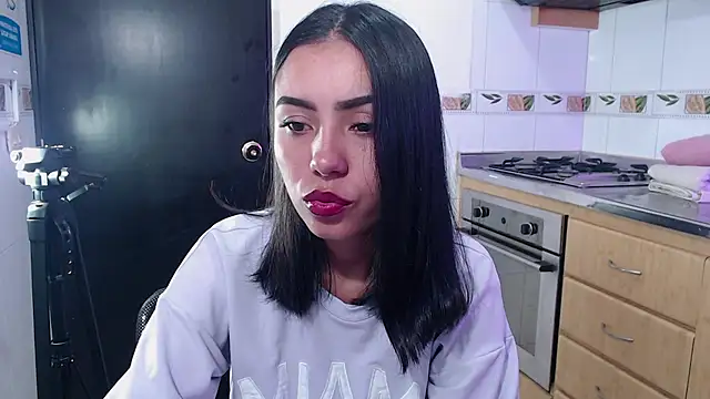 Snapshot of julieta_fn chatting on 05/11/26, 03:29 julieta fn online show from 05/11/26, 03:29