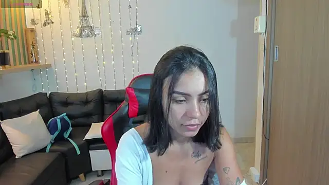 Snapshot of julieta_fn chatting on 05/21/26, 03:19 julieta fn online show from 05/21/26, 03:19