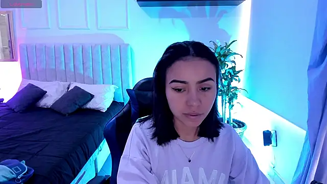 Snapshot of julieta_fn chatting on 05/29/26, 01:20 julieta fn online show from 05/29/26, 01:20