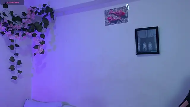 Snapshot of alaia_sweetxxx chatting on 04/21/26, 10:12 alaia sweetxxx online show from 04/21/26, 10:12