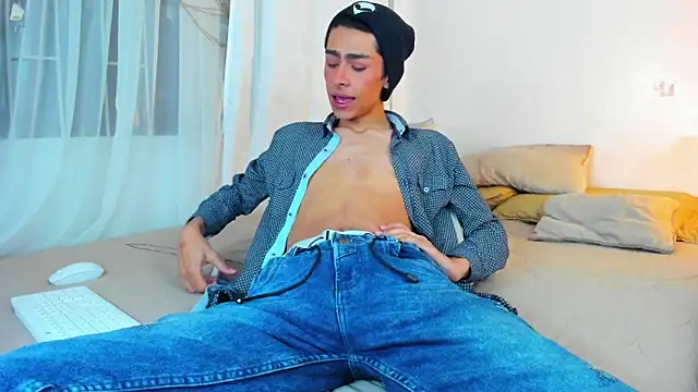 Snapshot of steve__gray chatting on 03/20/25, 06:53 steve  gray online show from 03/20/25, 06:53