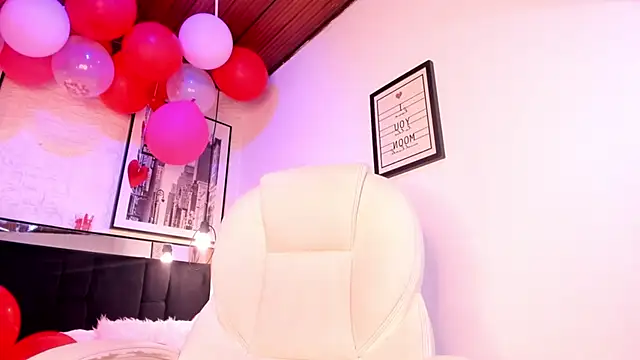 tylla  online show from 02/18/25, 02:59