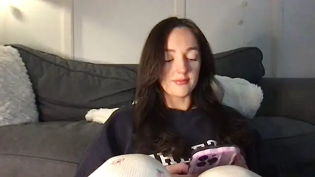 Snapshot of laceyjames24 chatting on 03/25/26, 01:06 laceyjames24 online show from 03/25/26, 01:06