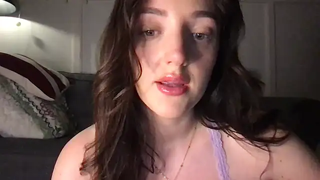 Snapshot of laceyjames24 chatting on 04/18/26, 07:29 laceyjames24 online show from 04/18/26, 07:29