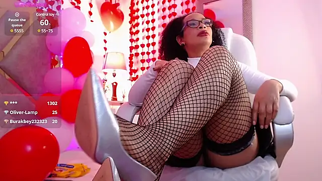 Snapshot of Cintiia_Holmes chatting on 02/15/25, 03:06 Cintiia Holmes online show from 02/15/25, 03:06