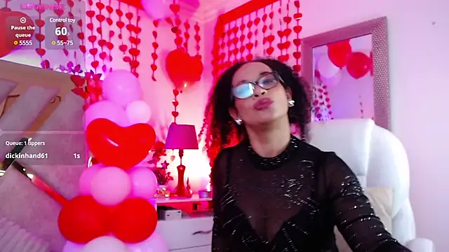 Snapshot of Cintiia_Holmes chatting on 02/16/25, 05:48 Cintiia Holmes online show from 02/16/25, 05:48