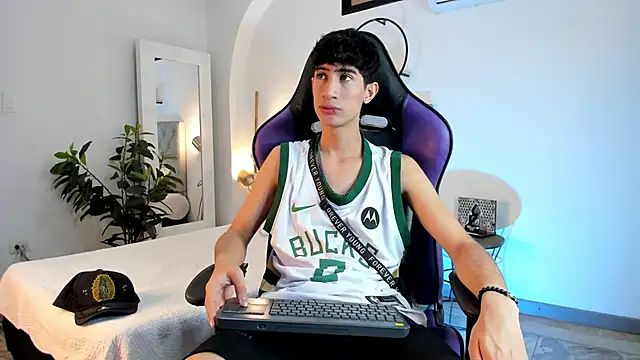 NovaaWheler online show from 02/12/25, 12:44