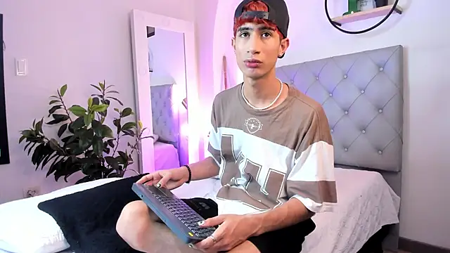 NovaaWheler online show from 03/11/25, 03:59