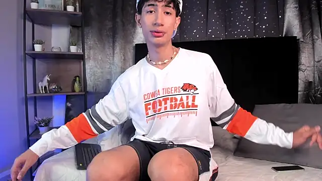 NovaaWheler online show from 11/12/25, 08:30