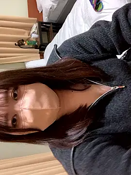 Snapshot of mitarashi_awww chatting on 02/25/25, 08:36 mitarashi awww online show from 02/25/25, 08:36