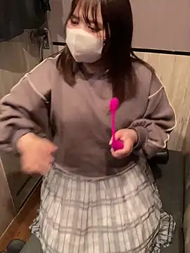 Snapshot of mitarashi_awww chatting on 03/12/25, 08:52 mitarashi awww online show from 03/12/25, 08:52