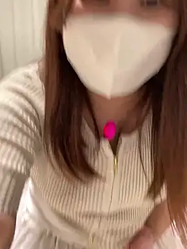 Snapshot of mitarashi_awww chatting on 09/08/25, 02:38 mitarashi awww online show from 09/08/25, 02:38