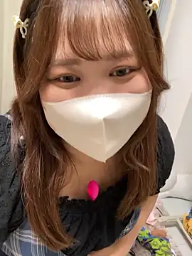 Snapshot of mitarashi_awww chatting on 09/22/25, 09:06 mitarashi awww online show from 09/22/25, 09:06