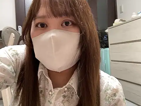 Snapshot of mitarashi_awww chatting on 10/01/25, 12:33 mitarashi awww online show from 10/01/25, 12:33