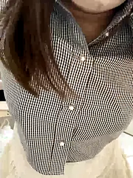 Snapshot of mitarashi_awww chatting on 10/02/25, 09:11 mitarashi awww online show from 10/02/25, 09:11