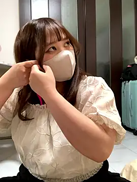 Snapshot of mitarashi_awww chatting on 10/03/25, 02:03 mitarashi awww online show from 10/03/25, 02:03